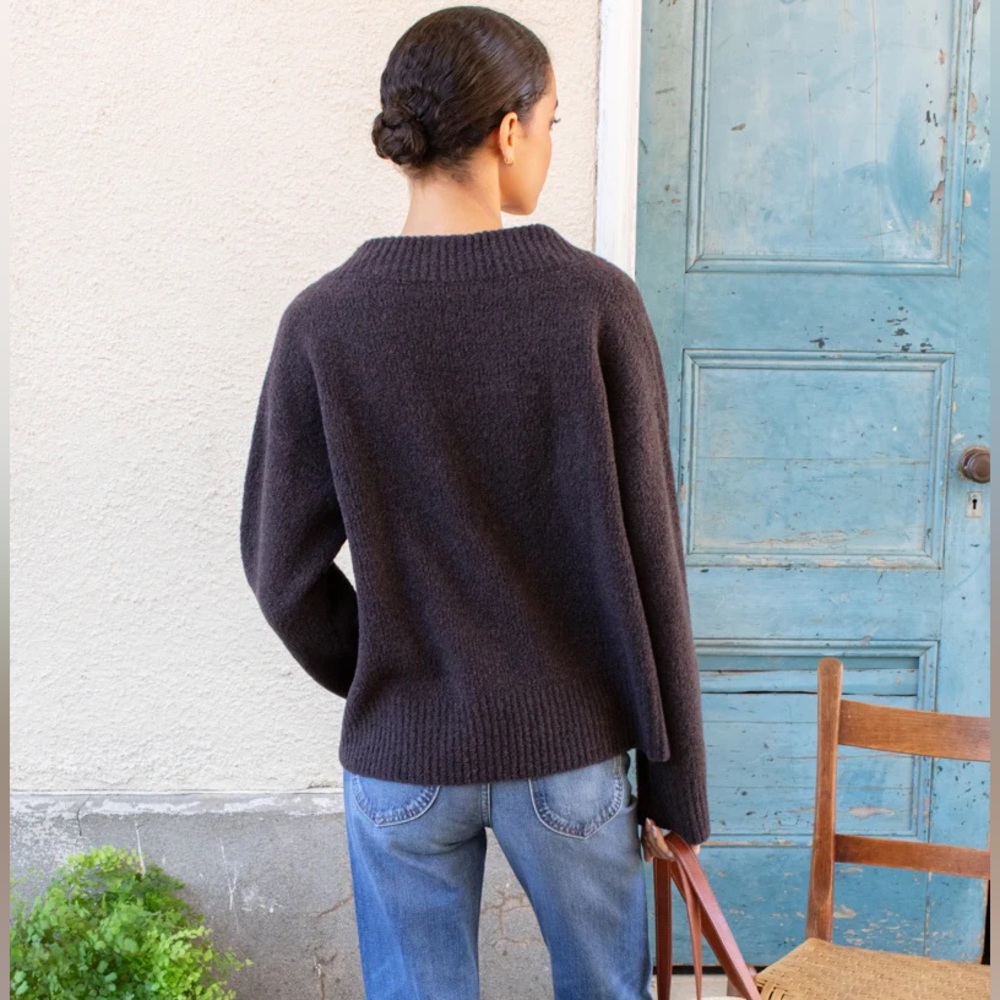 NWT Boxy V Neck Sweater Size Small - Picture 4 of 5